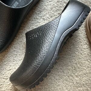 Birkenstock Black Women’s Clogs